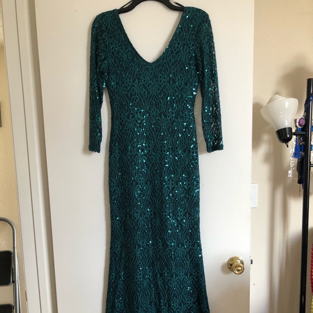 Dark turquoise, mermaid cut